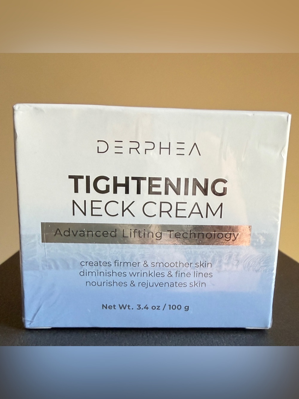 Derphea Tightening Neck Cream — Light Blue expired in 2028